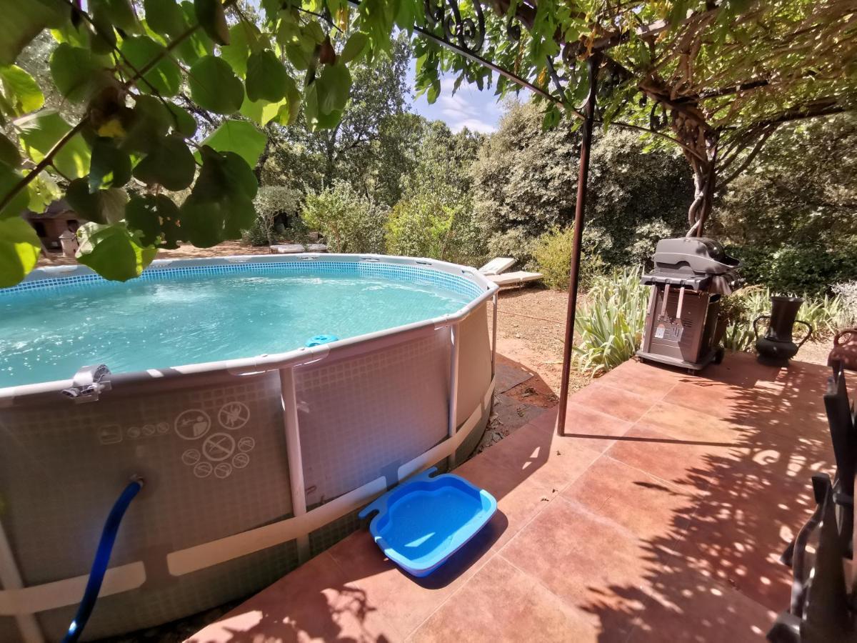 T2 indépendant terrasse et piscine au calme Var sud de la France Flassans-sur-Issole Esterno foto