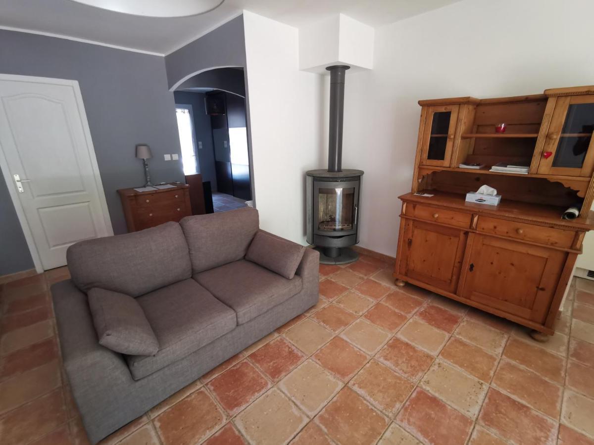 T2 indépendant terrasse et piscine au calme Var sud de la France Flassans-sur-Issole Esterno foto
